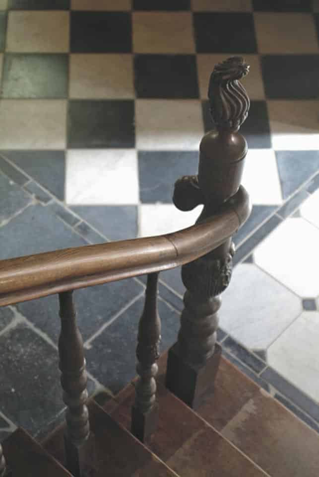 Antiek-marmer-met-Basicle-Noir-de-Mazy