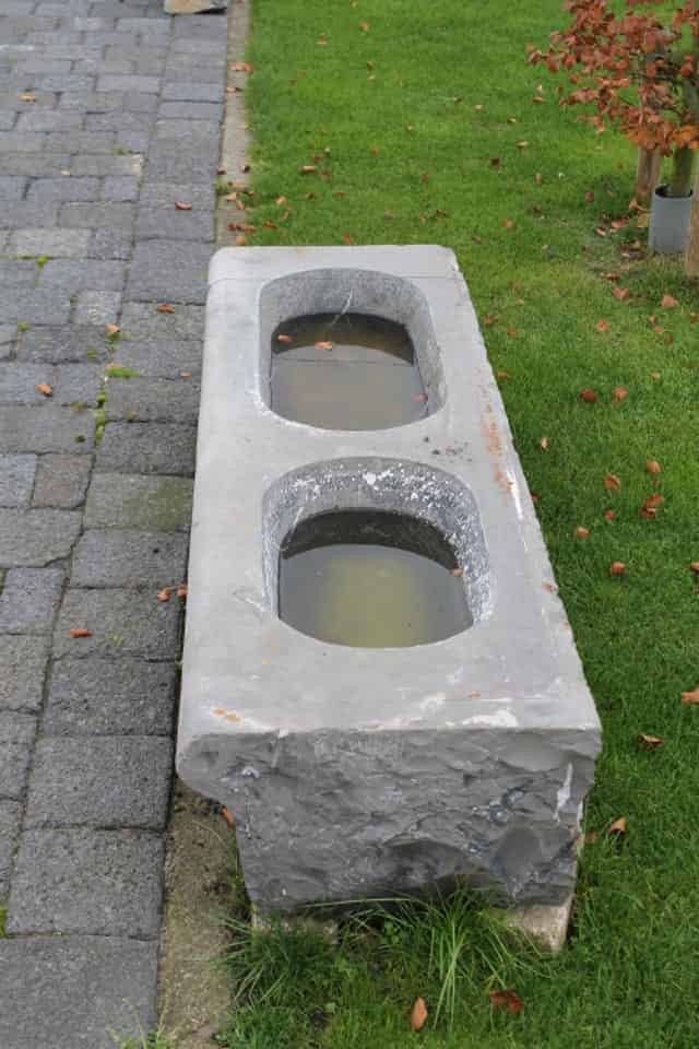 Antieke-Belgisch-hardstenen-trog