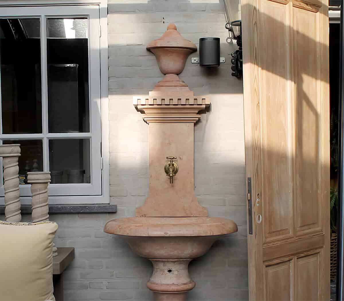 Antieke-marmeren-muurfontein