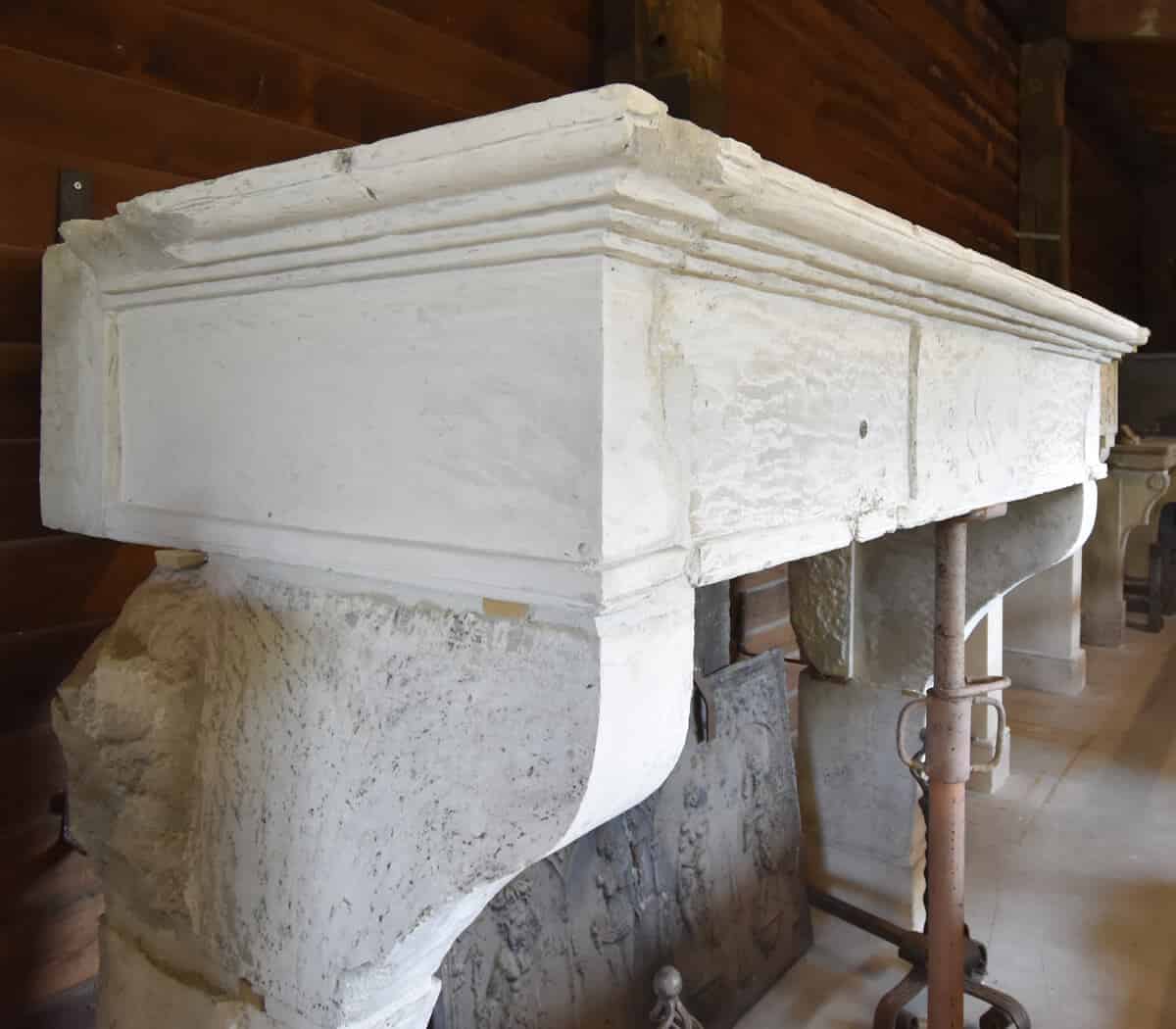 Antieke-zandstenen-ombouwschouw