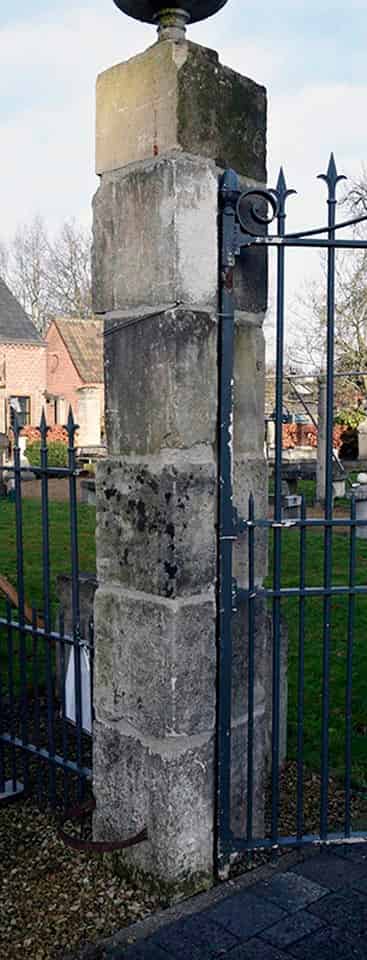 Antieke-zandstenen-poortpalen
