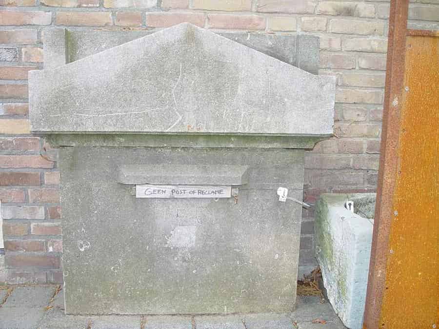 Brievenbus-in-Belgische-hardsteen