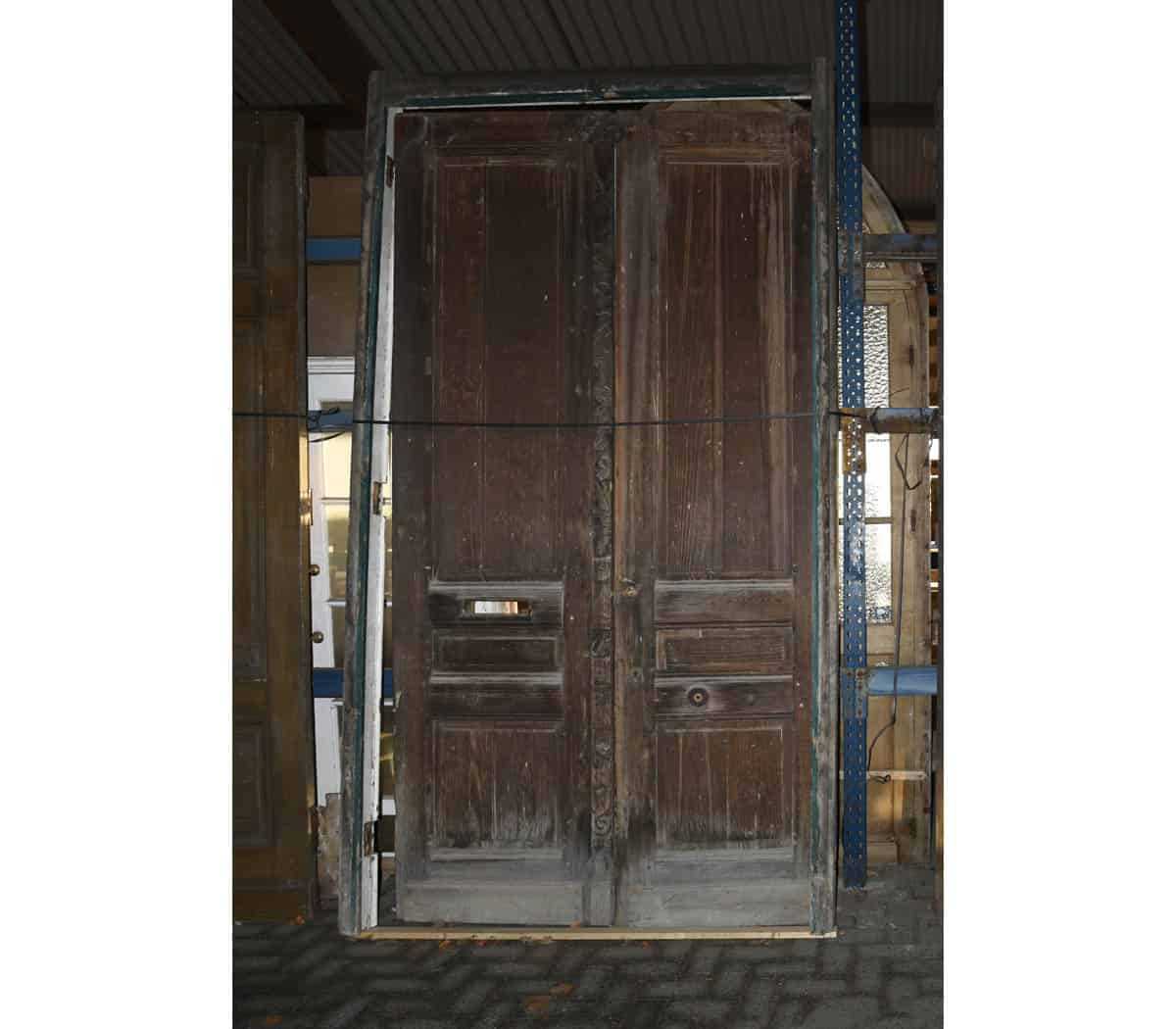 Dubbele-grenen-deur-met-kozijn