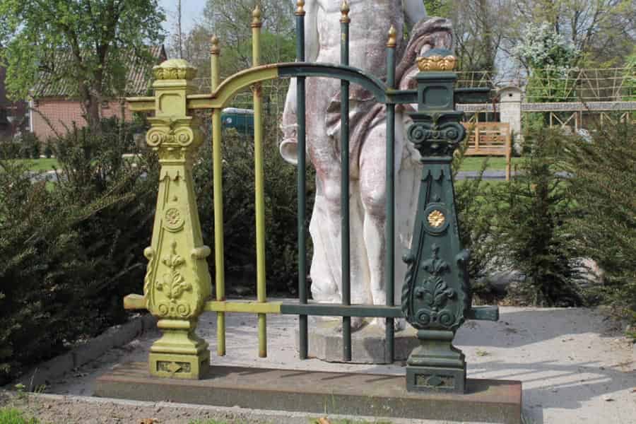 Gietijzeren-Hek-met-kolommen.