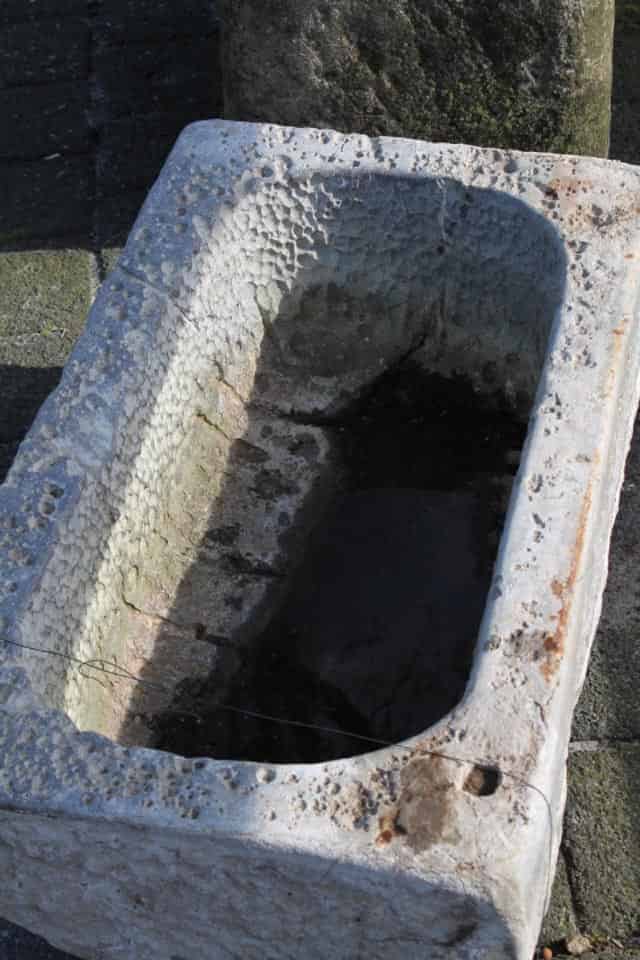 Oude-antieke-trog-Belgisch-hardsteen