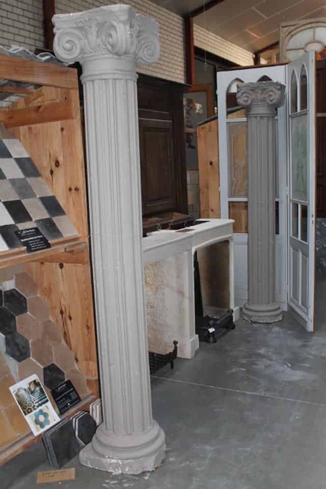 Oude-zuilen-met-kapitelen