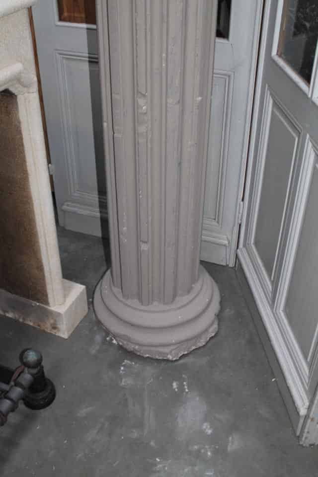 Oude-zuilen-met-kapitelen