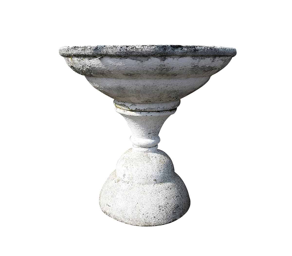 Stenen-schaal-op-sokkel