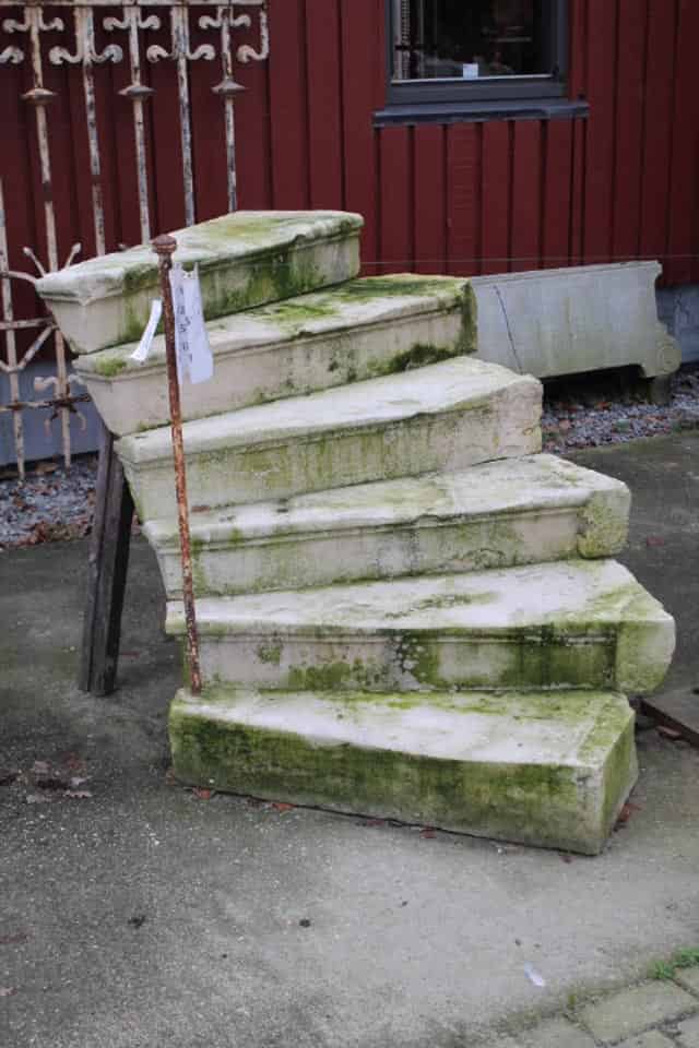 Zandstenen-trap-van-12-treden