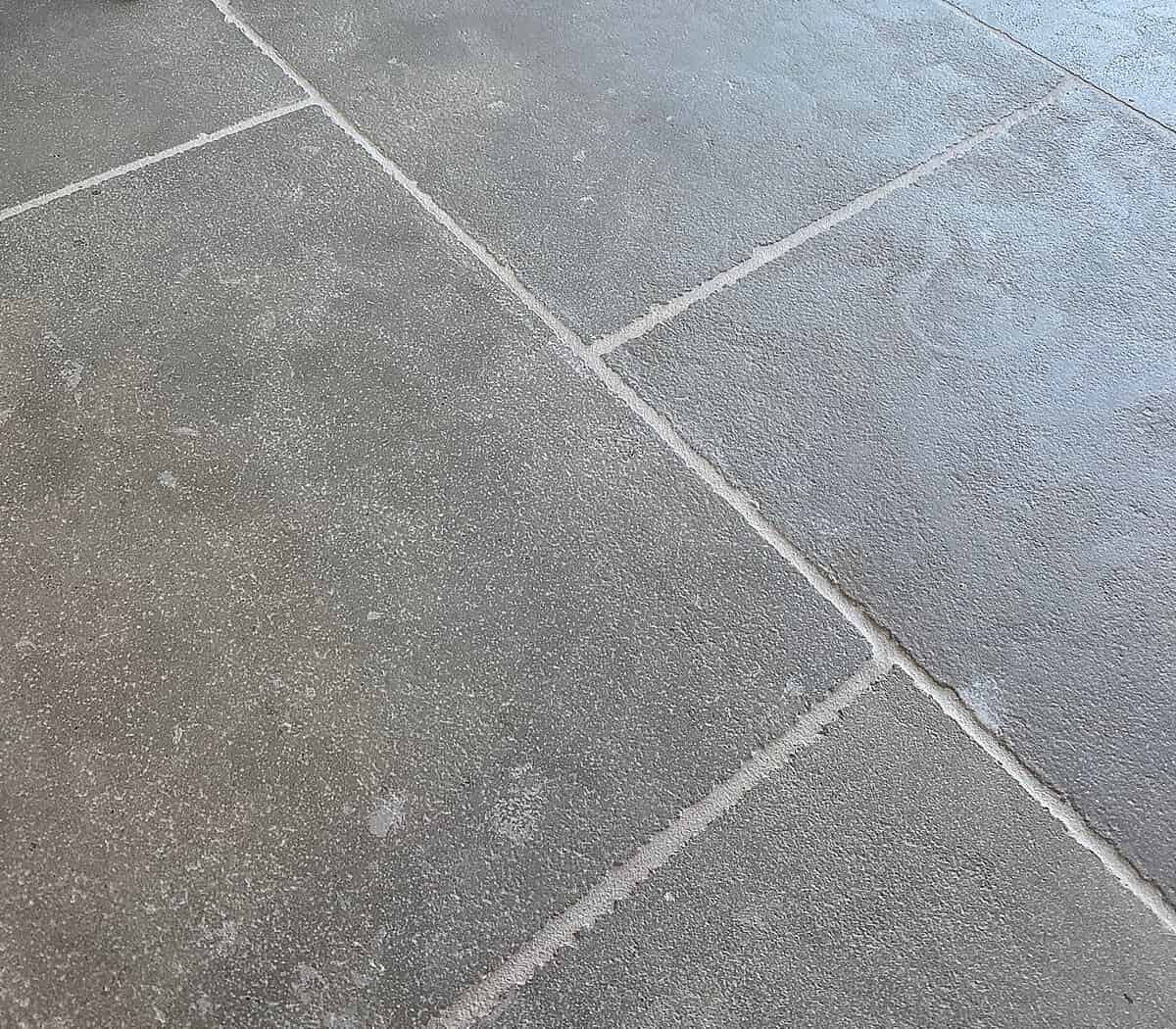 grijze-rustieke-dallen-op-banen-verouderd