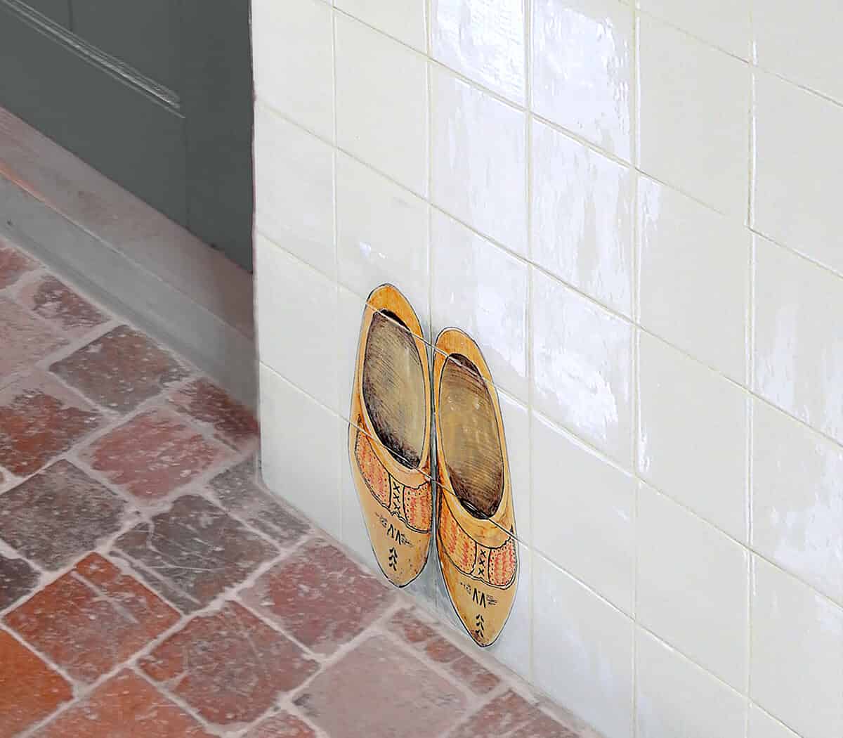 hollandse-witjes-klompen-antieke-plavuizen