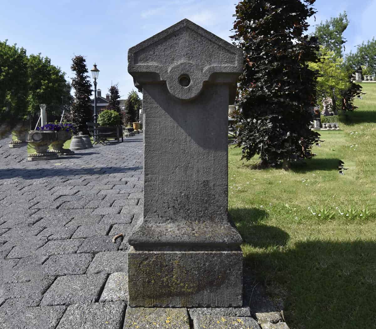 oude-hardstenen-palen