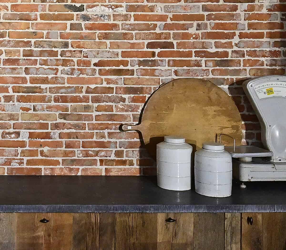 landelijke-keuken-wand-rode-waaltjes