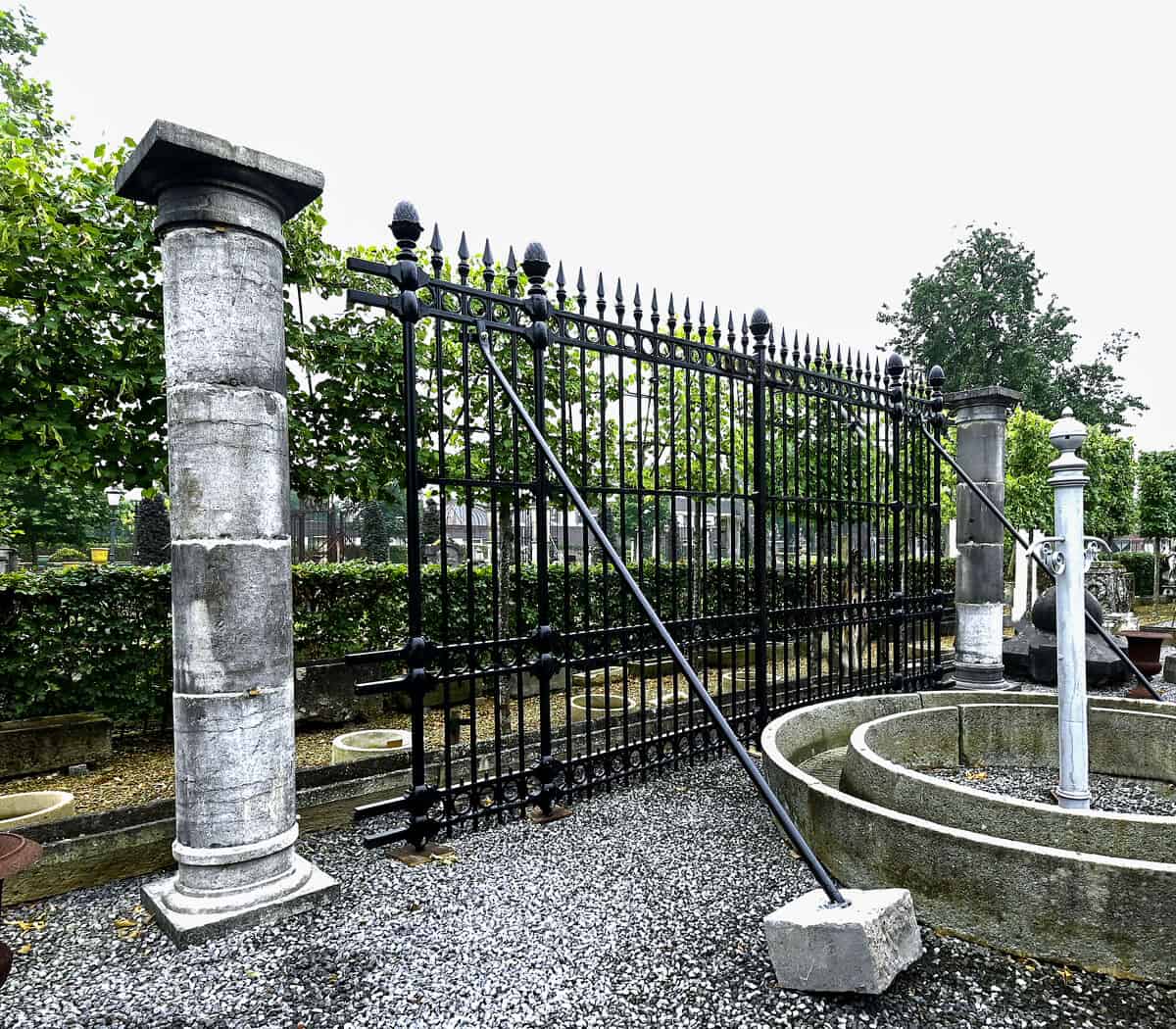 Grote-poort-met-arduin-poortpalen