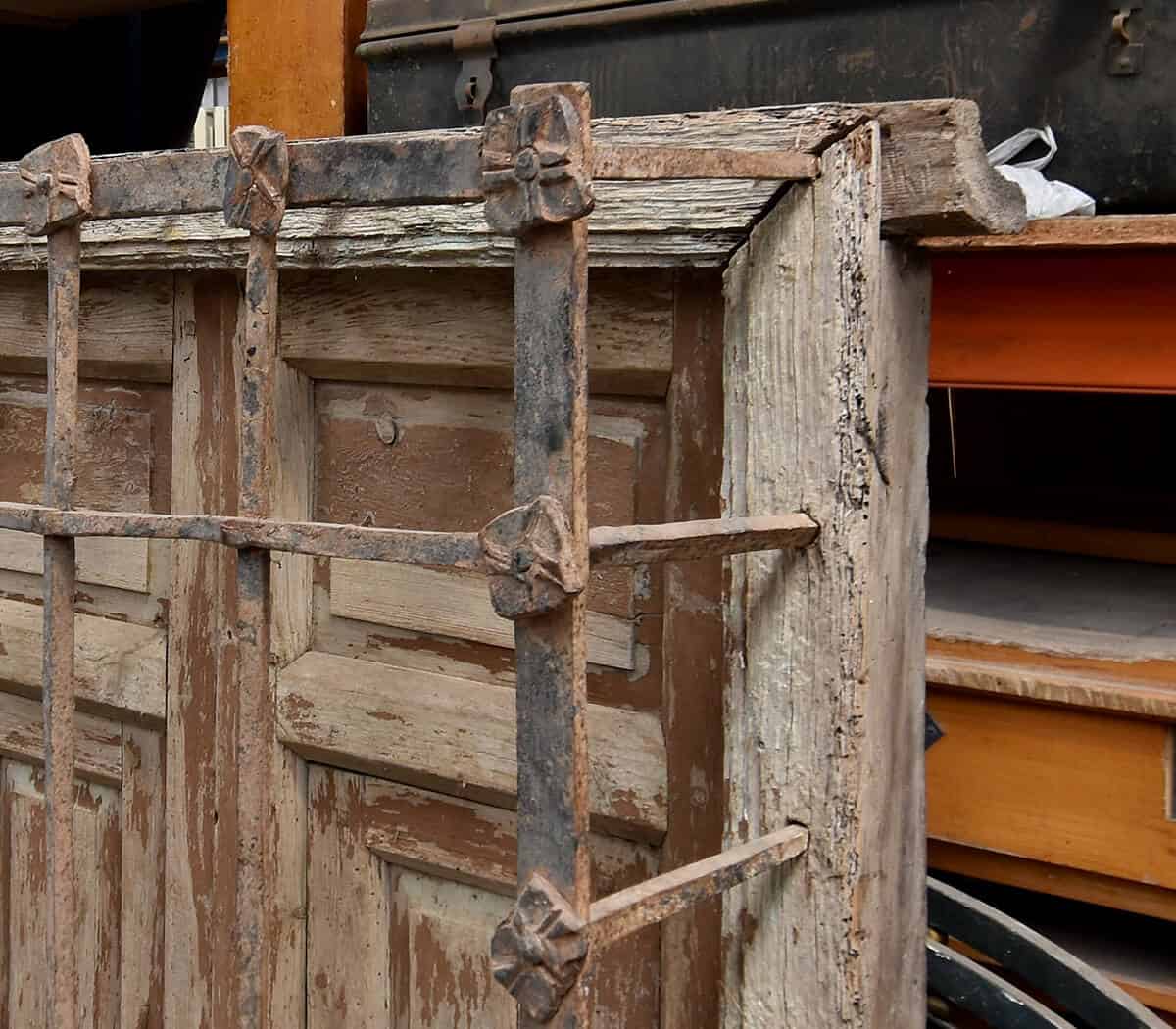 Raamluiken-met-raamijzer