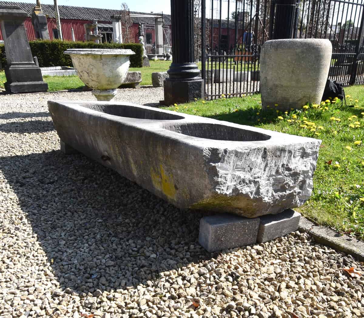 belgisch-hardstenen-trog