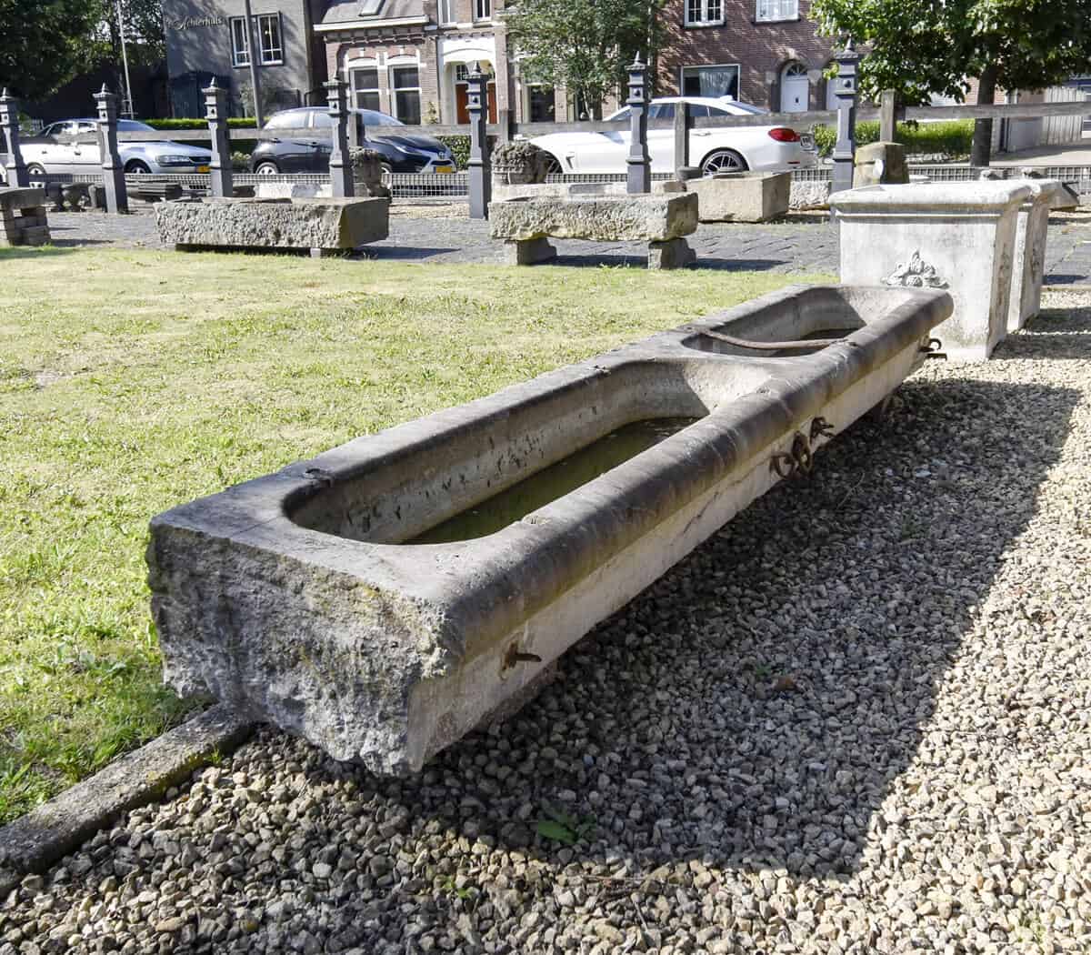 antieke-belgisch-hardstenen-trog