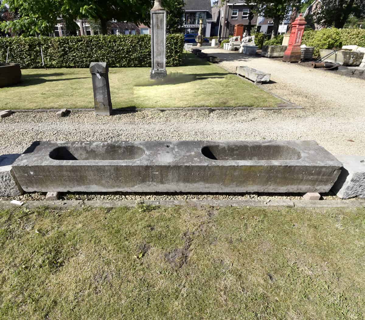 antieke-belgisch-hardstenen-trog