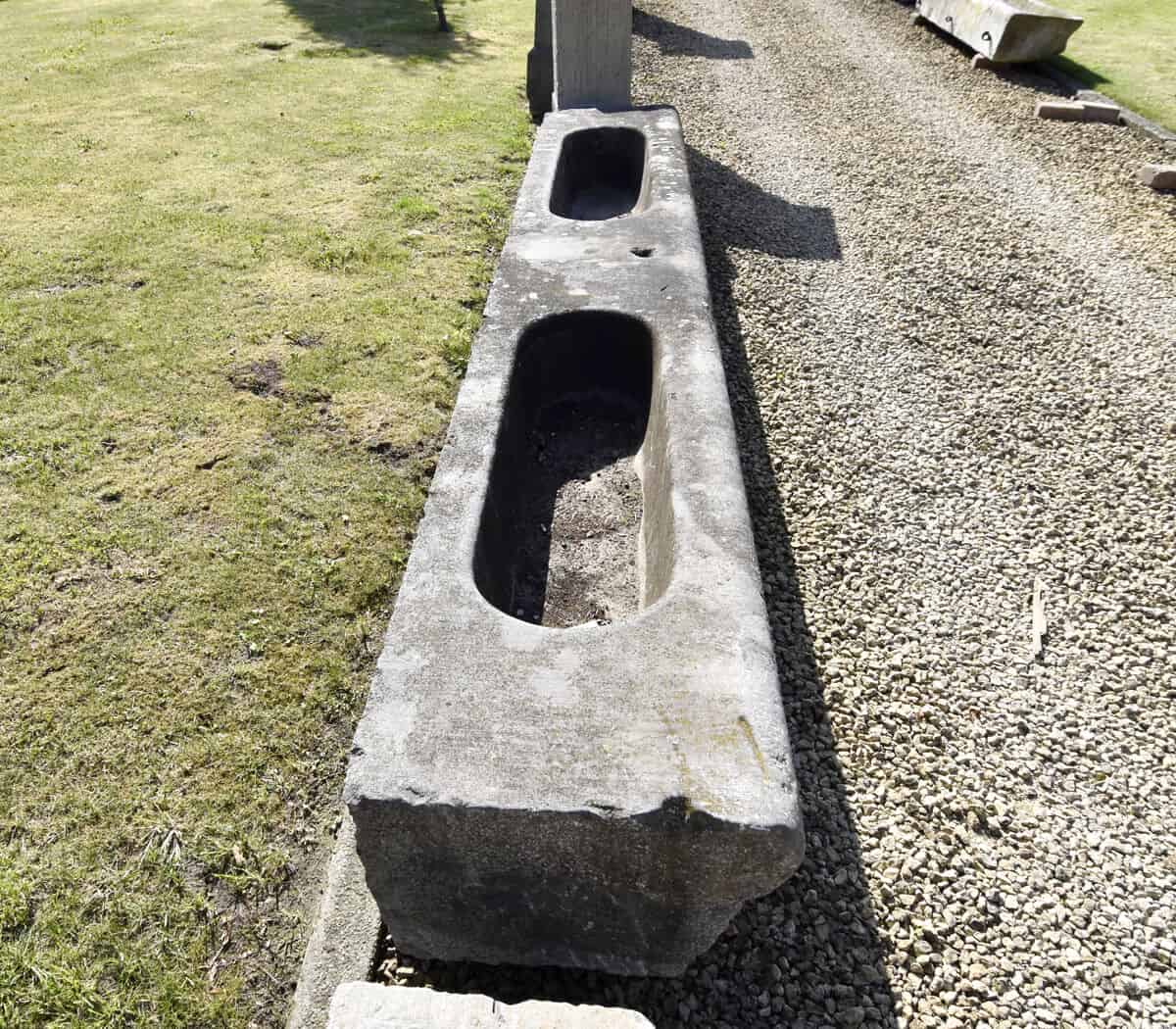 antieke-belgisch-hardstenen-trog