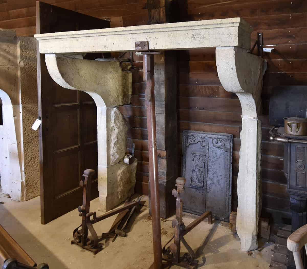 Zandstenen-voorzetschouw