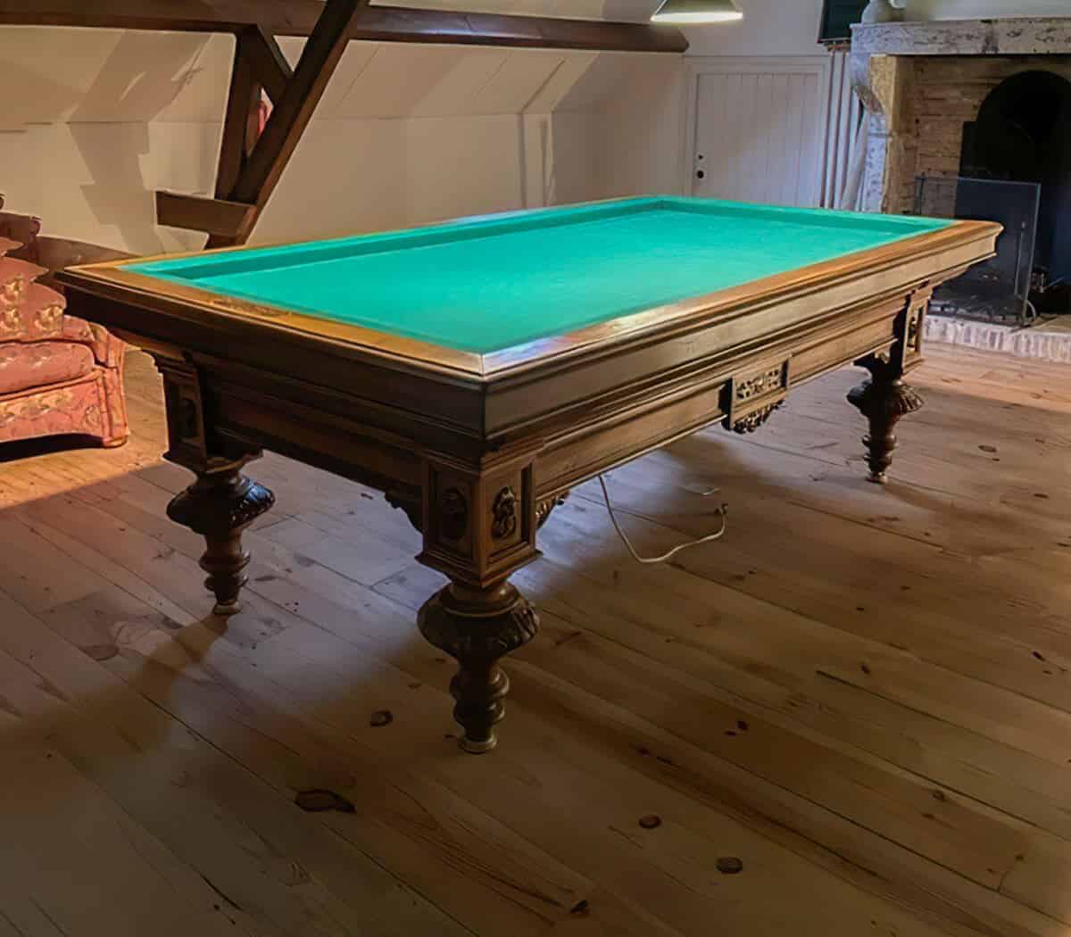 Biljard-met-toebehoren