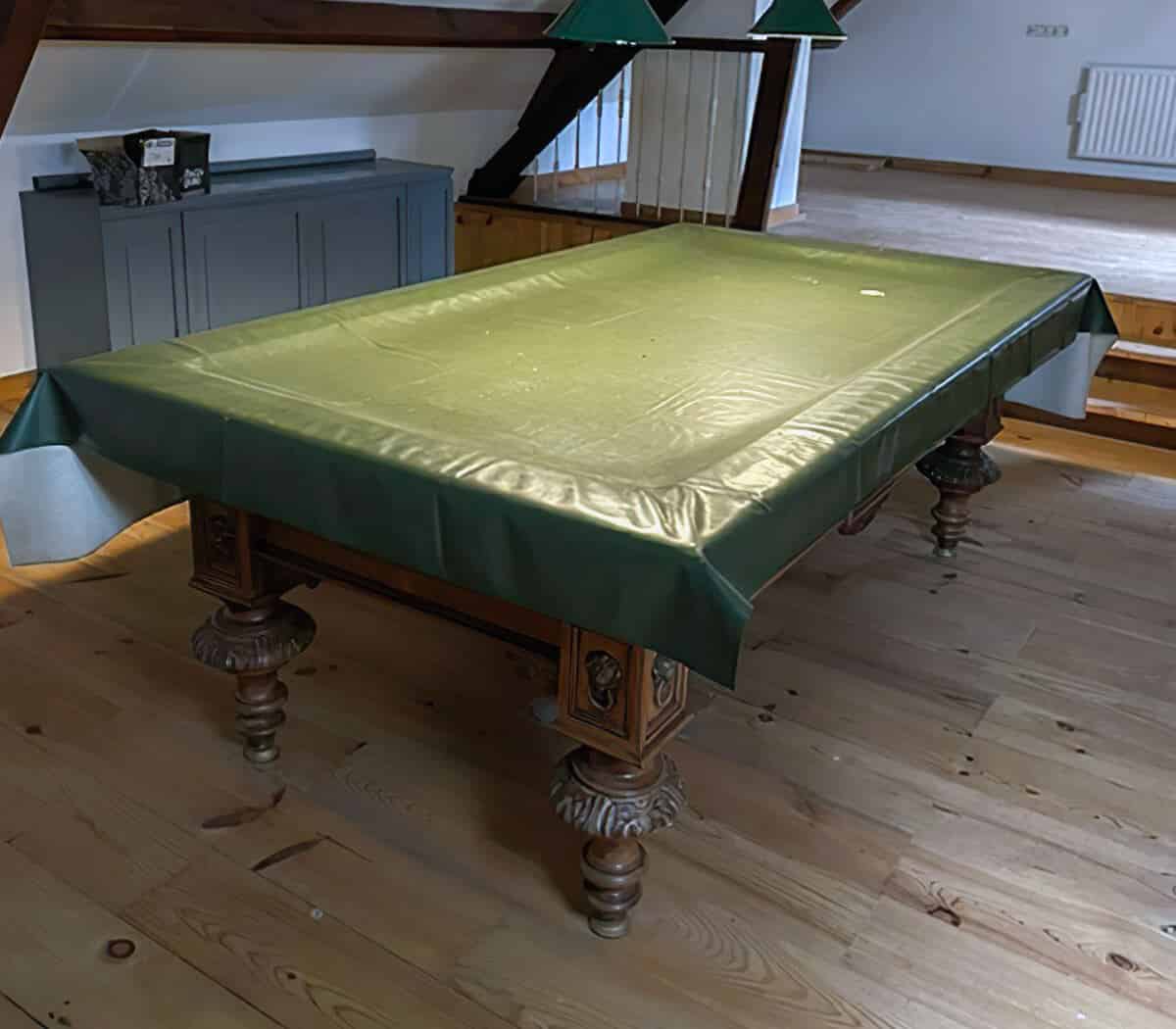 Biljard-met-toebehoren