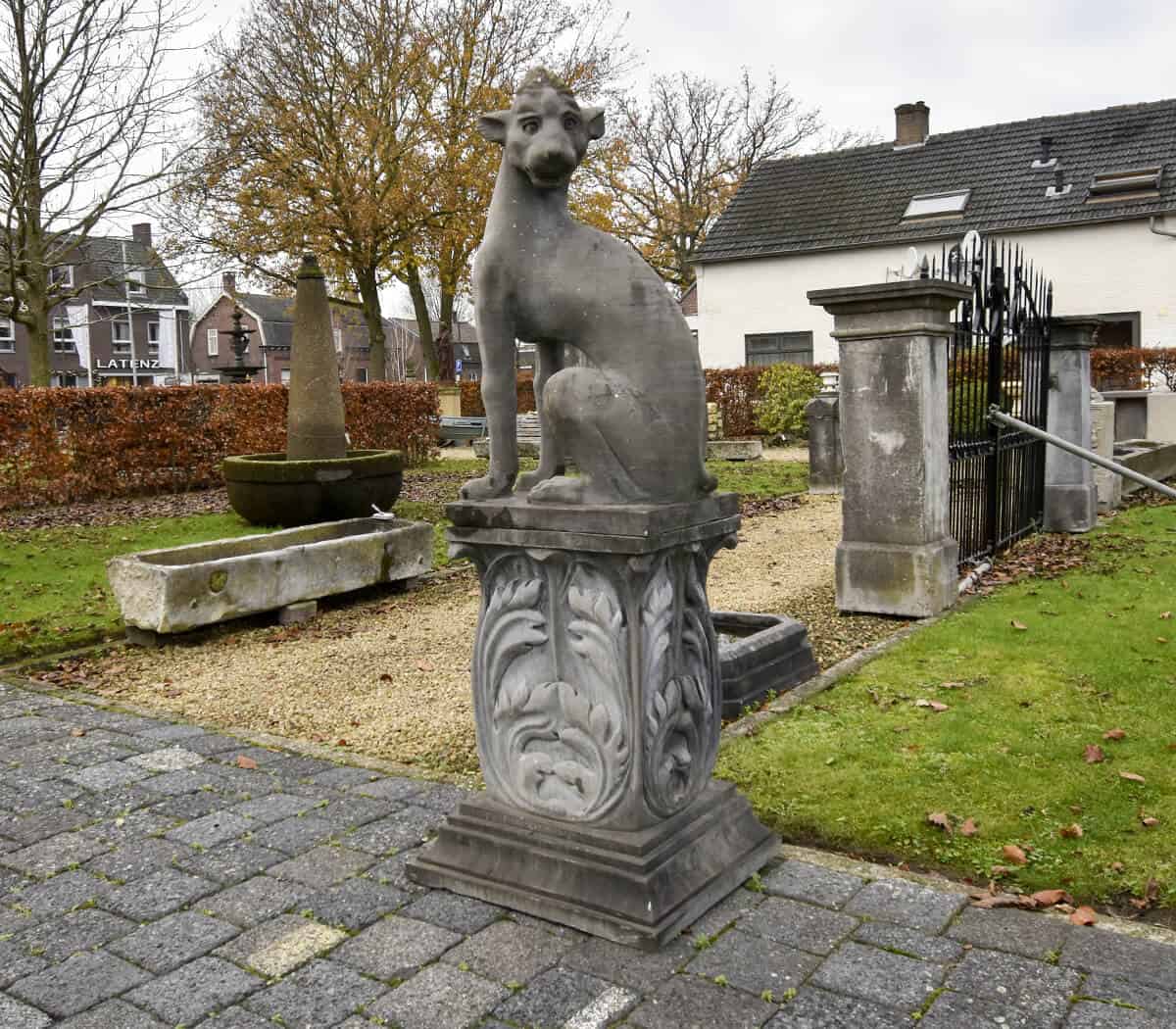 Set-van-2-honden-op-sokkel