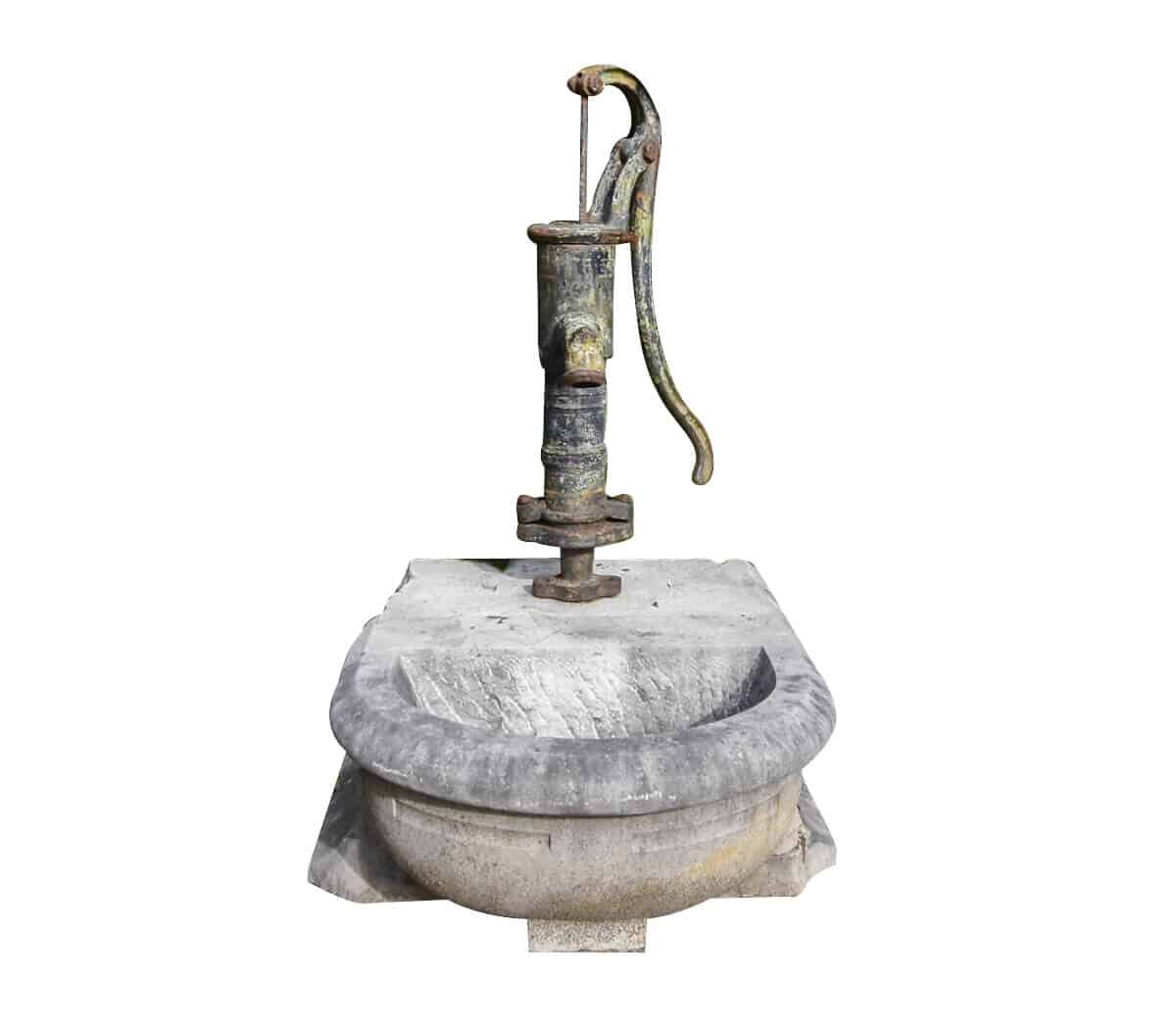 Waterpomp-met-hardstenen-bak