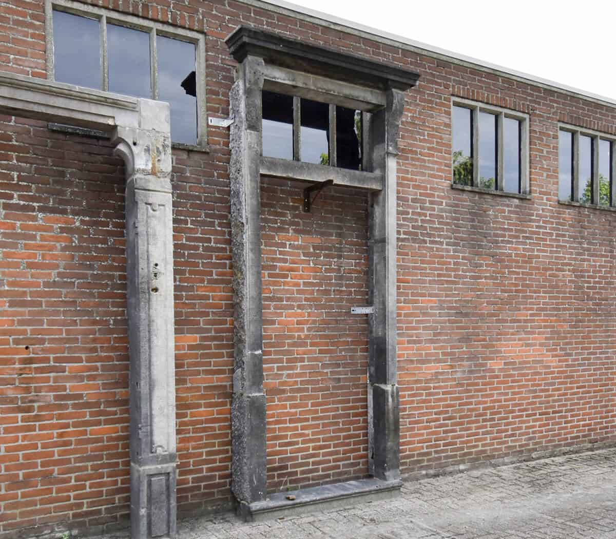 Belgich-hardstenen-portiek