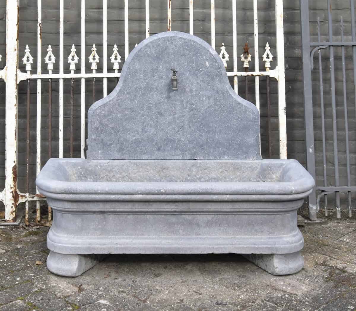 Natuurstenen-wandfontein