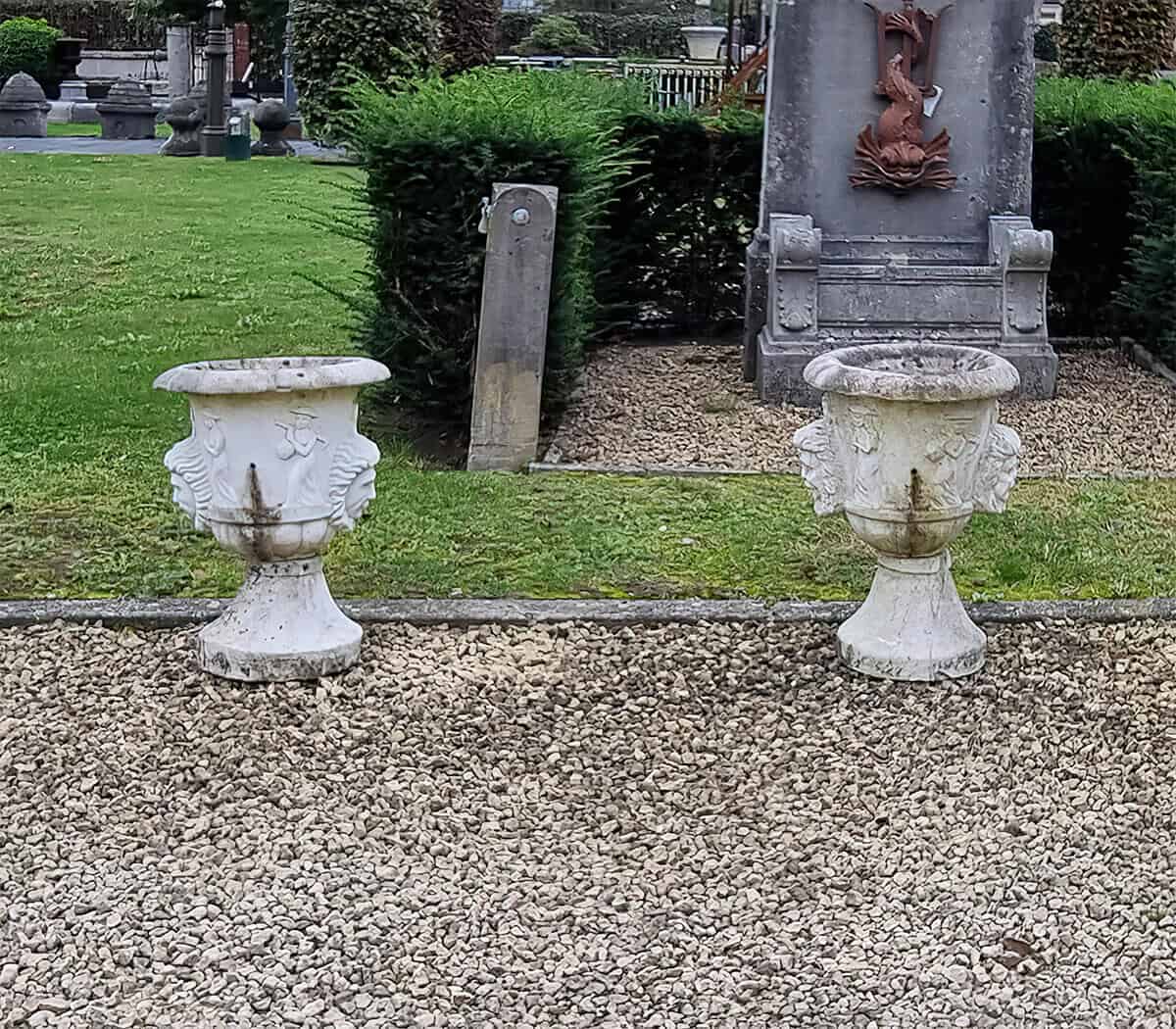 Set-van-2-marmeren-vazen