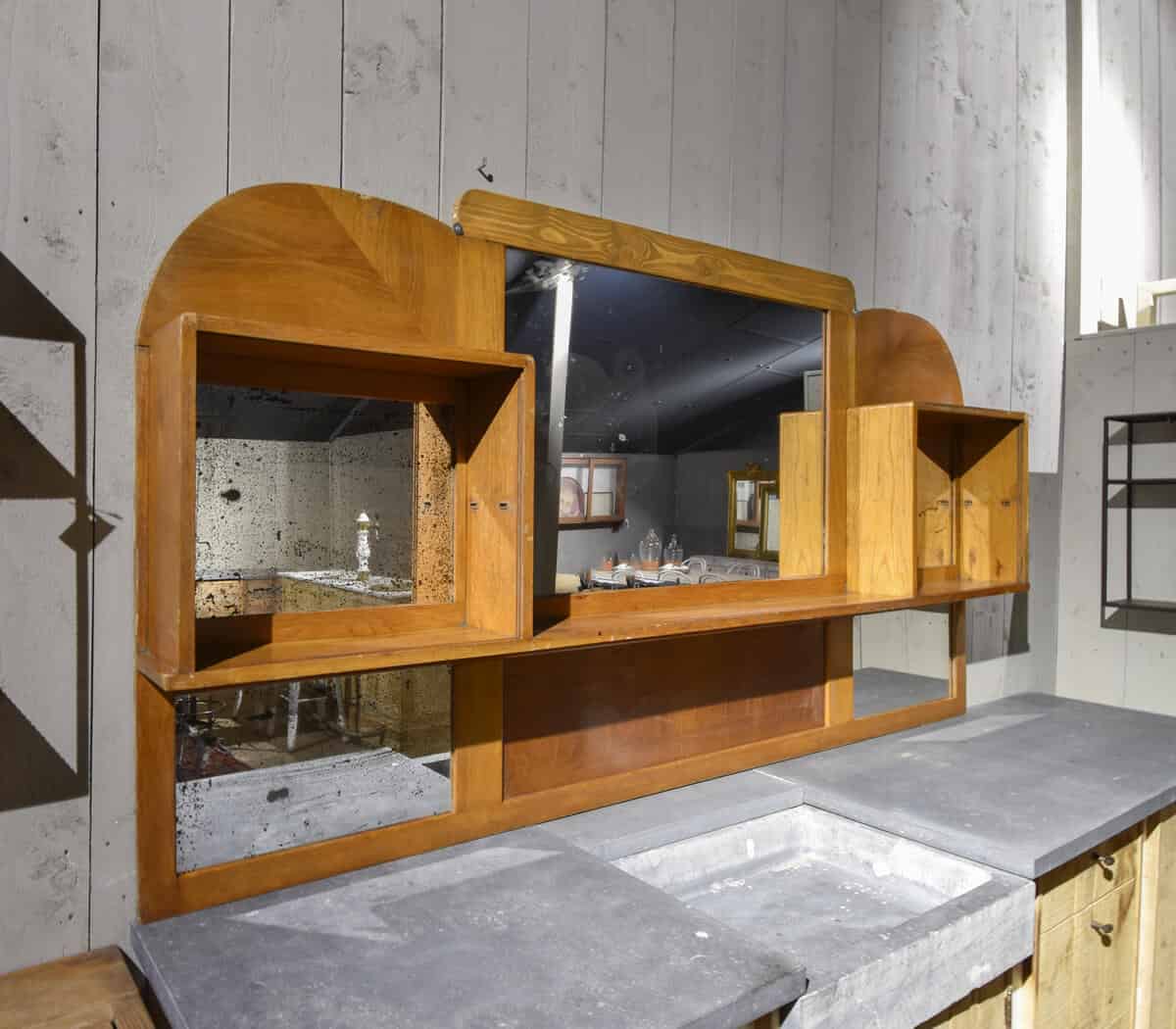 Vintage-spiegel-met-vakken