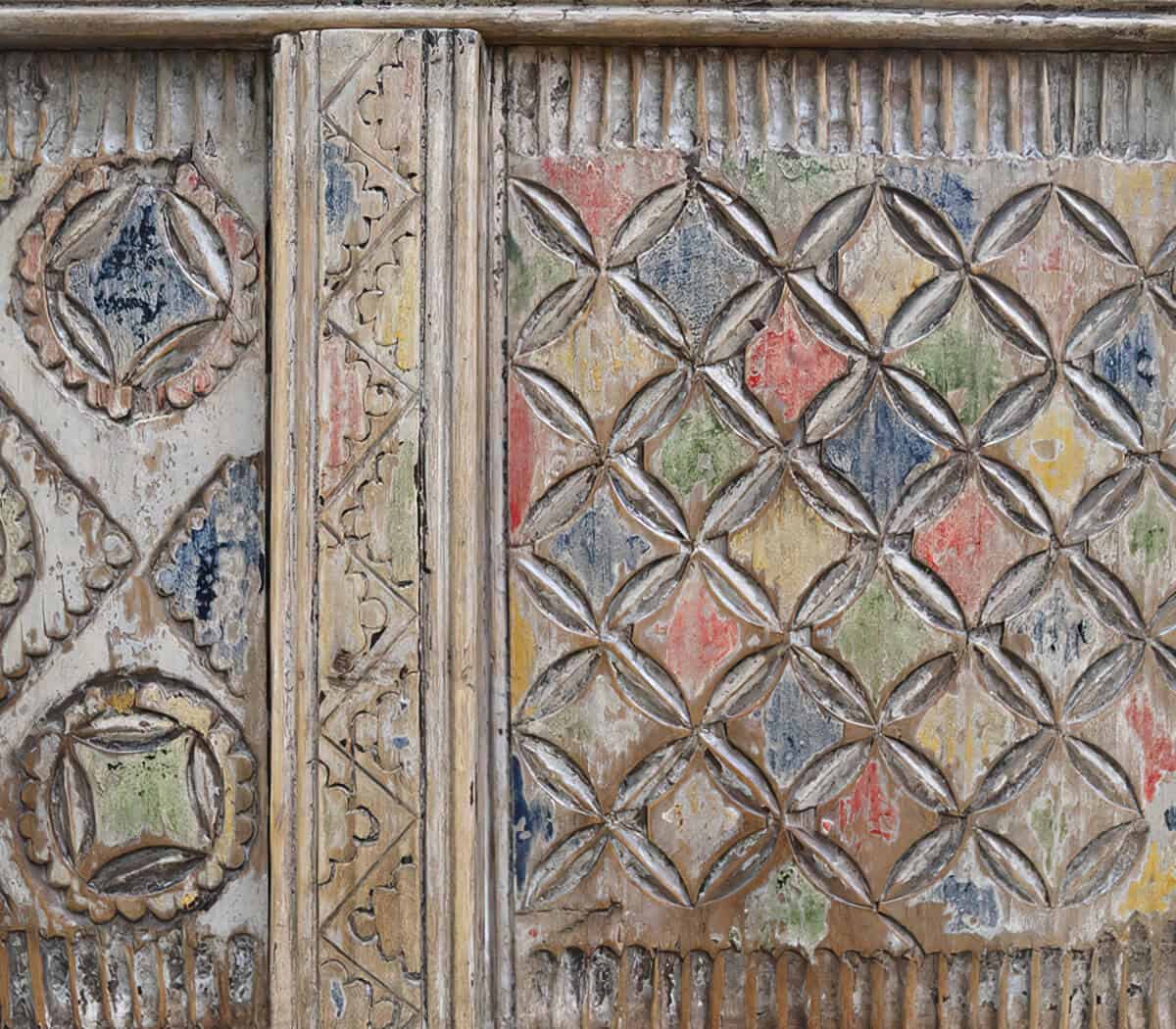 Dressoire-met-deuren-en-kleuren