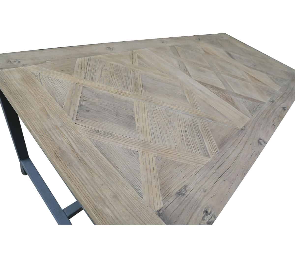 Eetafel-met-ijzeren-onderstel