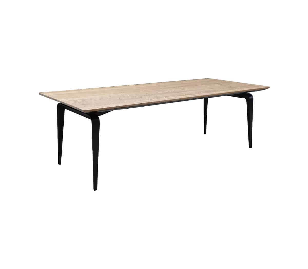 Houten-tafel-met-ijzeren-onderstel-