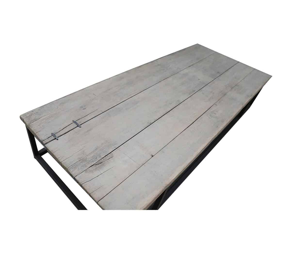 Salontafel-met-ijzeren-onderstel