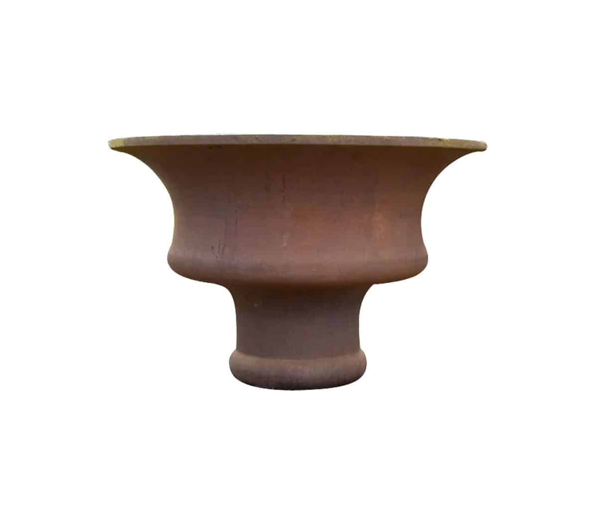 IJzeren-vaas-op-sokkel