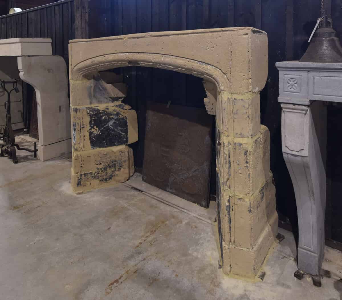 Zandstenen-voorzetschouw