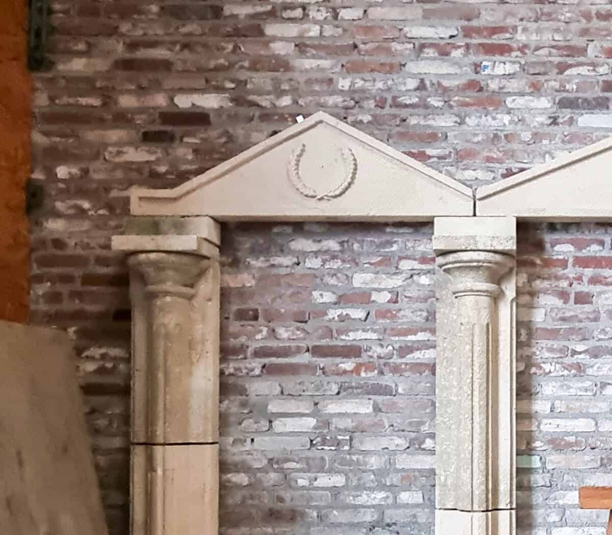 Zandstenen-dubbele-Portiek