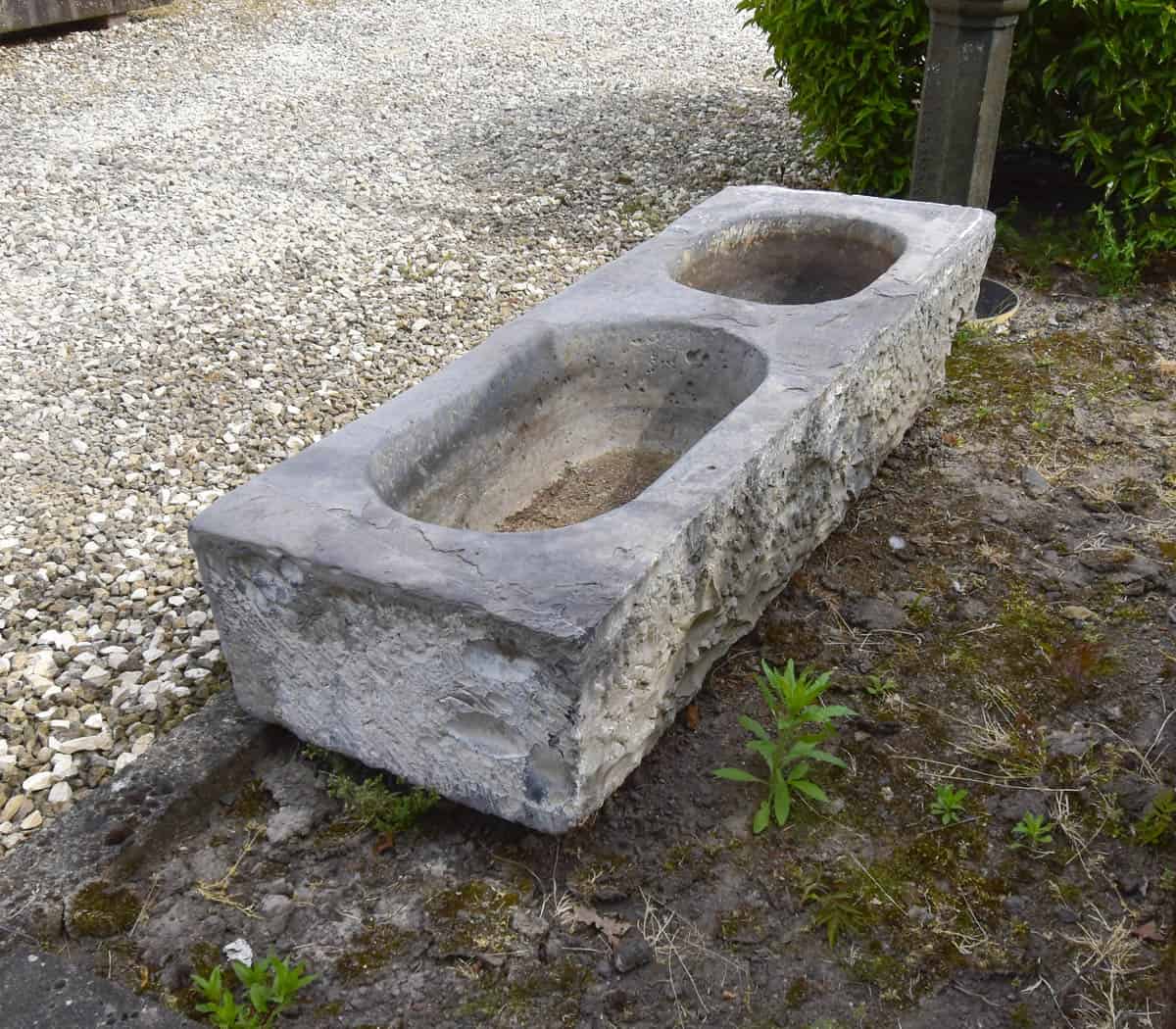 Hardstenen-trog
