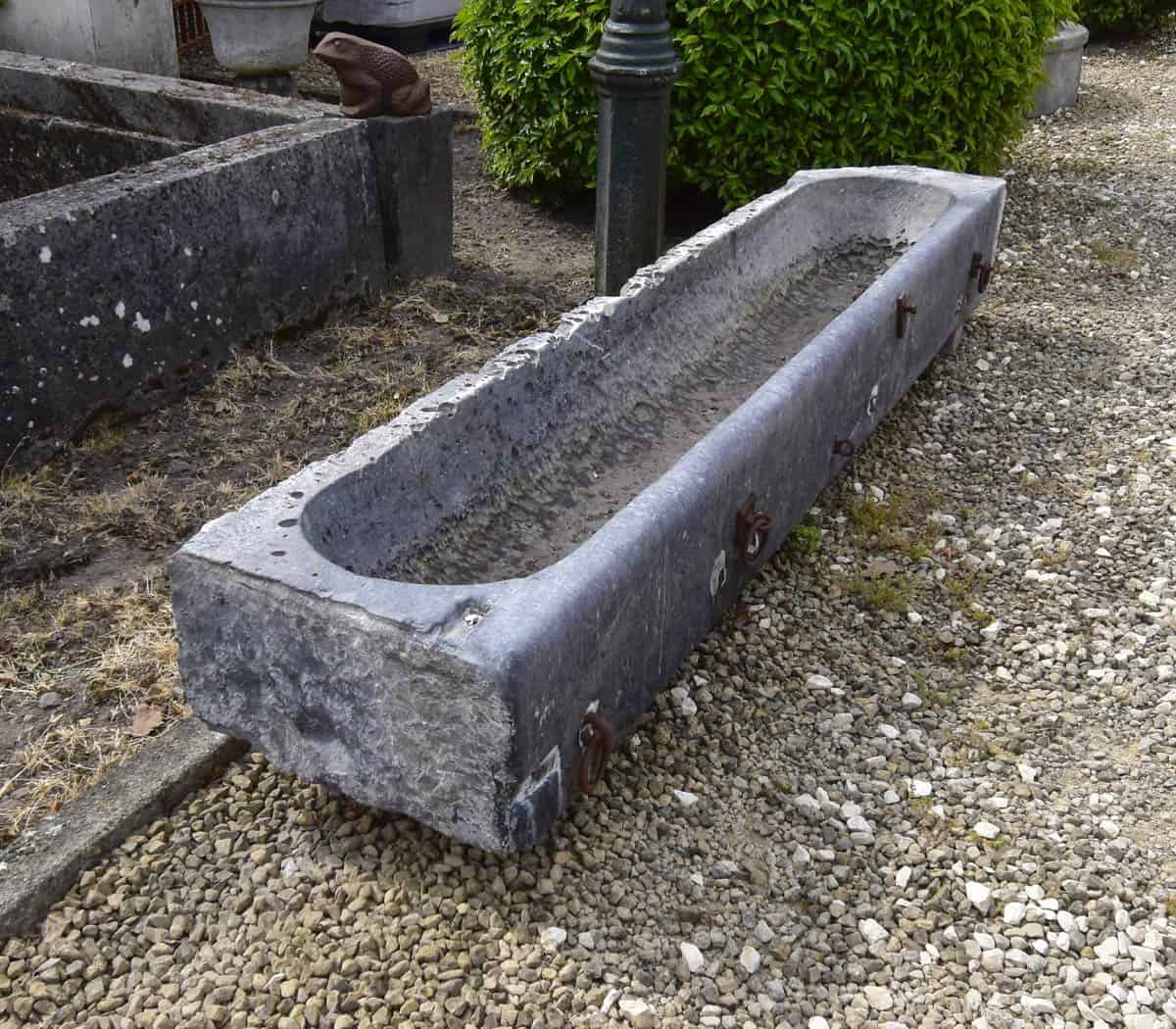 Hardstenen-trog