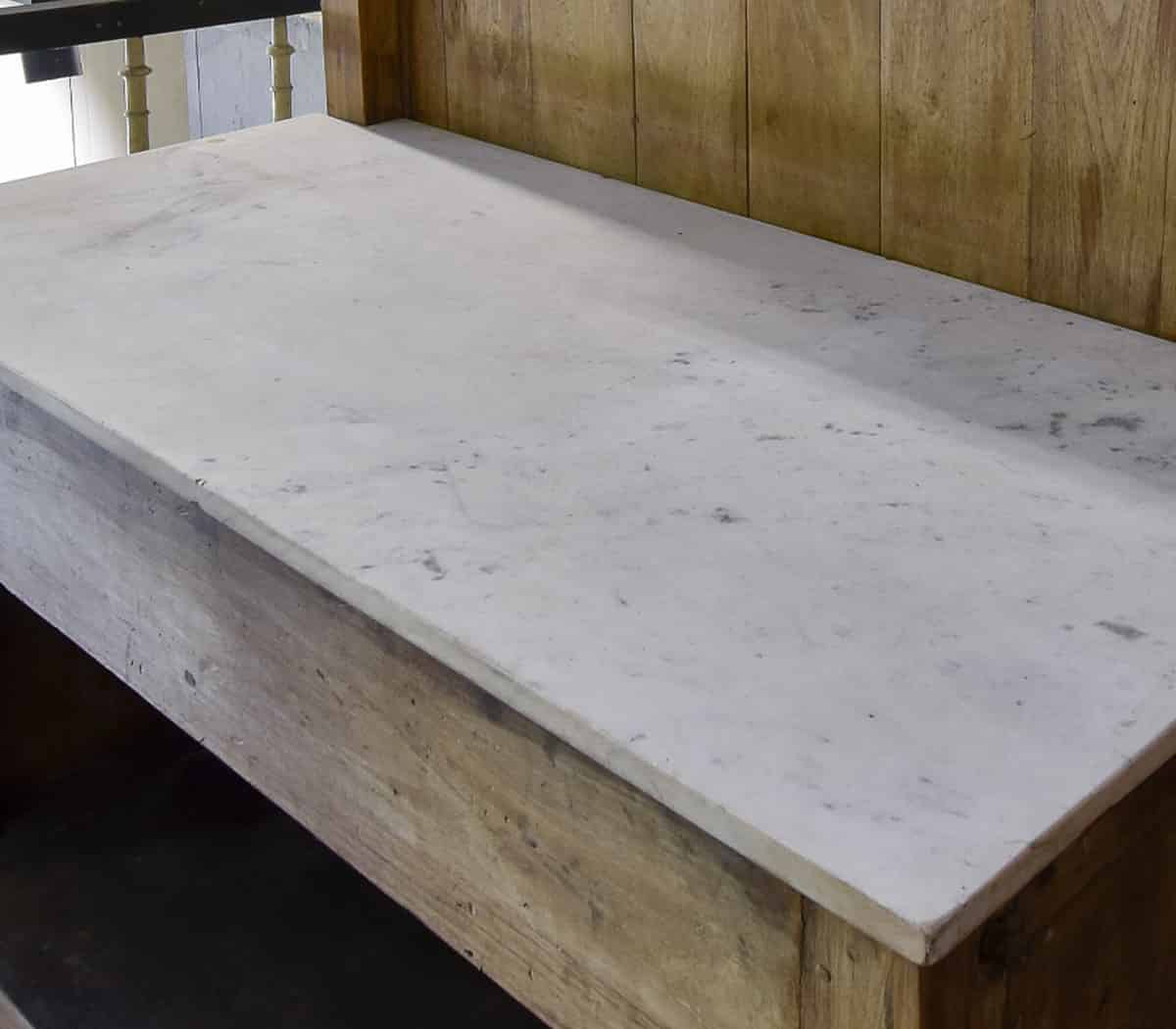 Keukenmeubel-met-marmeren-blad