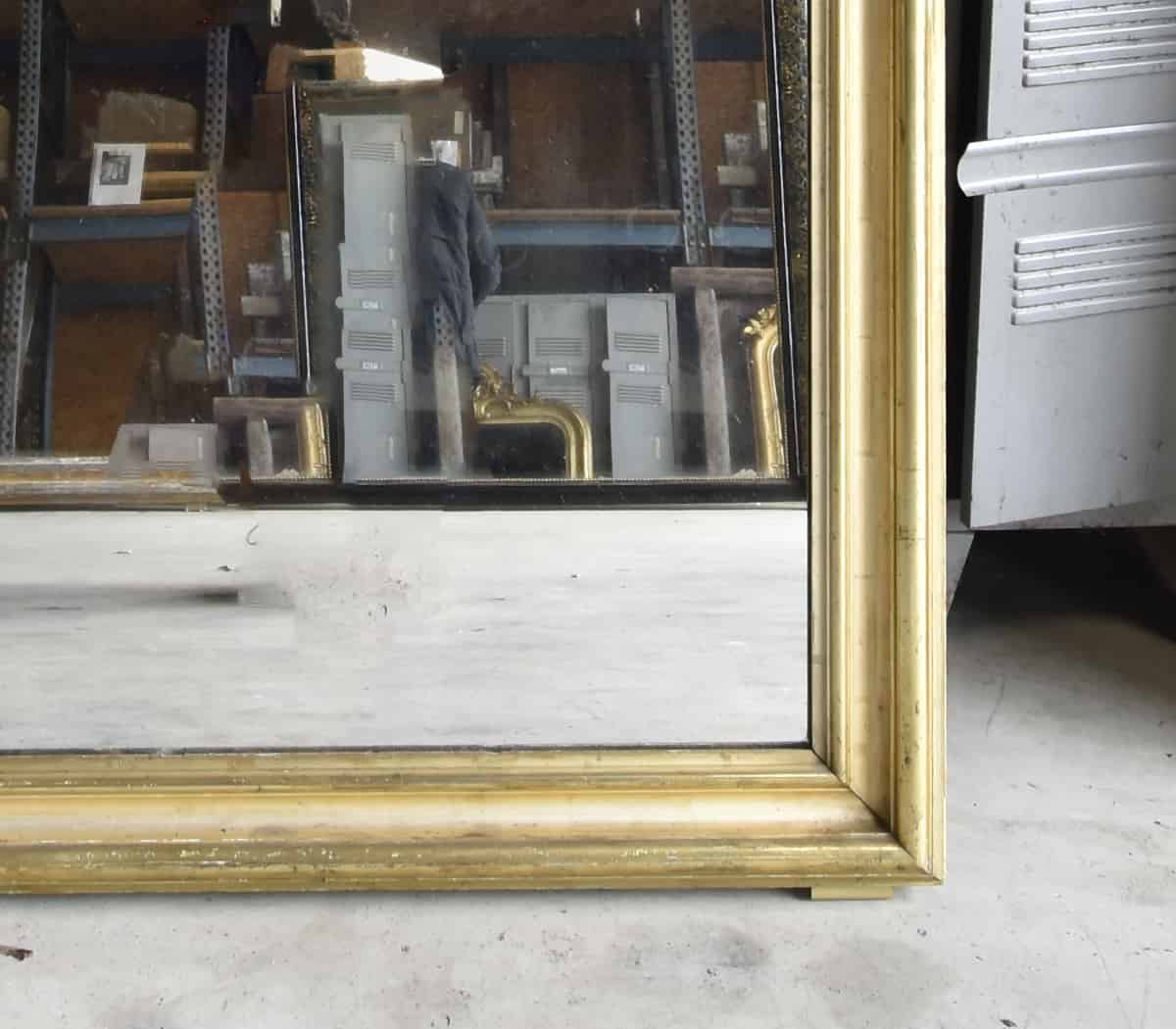 Antieke-spiegel-met-kuif