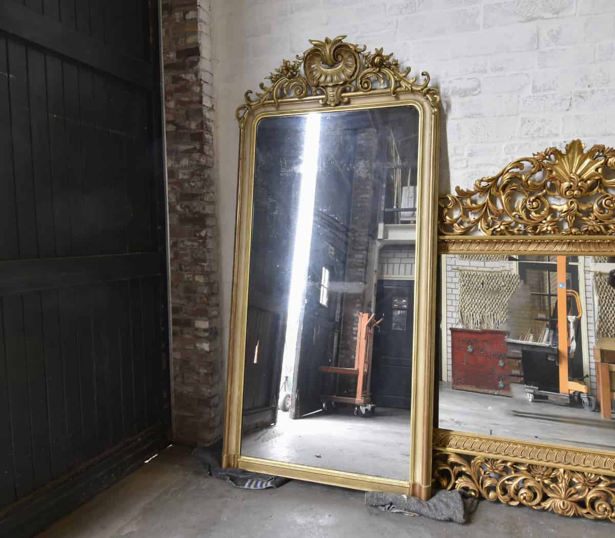 Antieke-spiegel-met-kuif