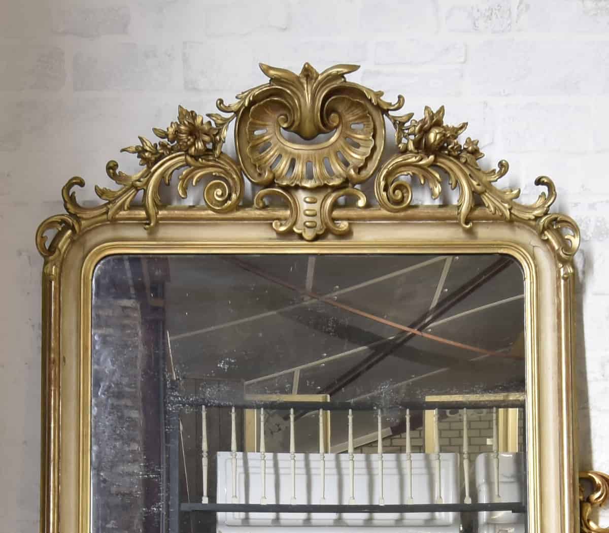 Antieke-spiegel-met-kuif