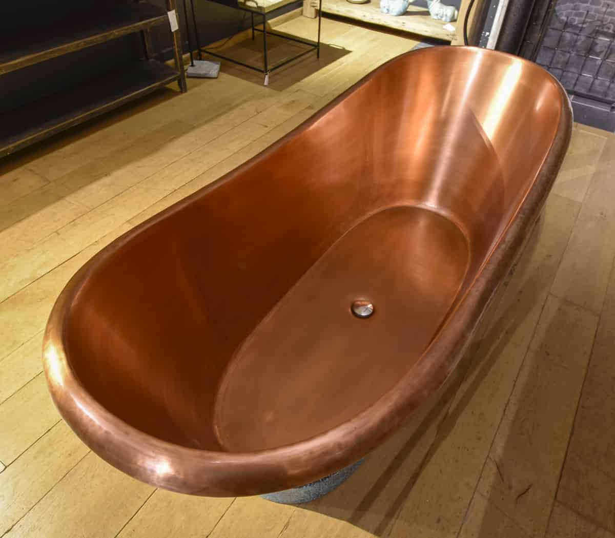 Metaal-met-koperen-Bad