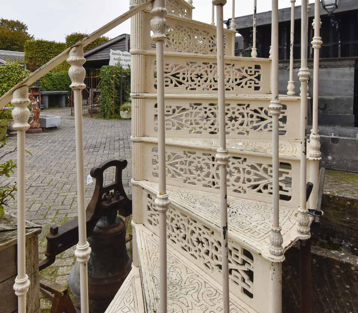 Gietijzeren-spiltrap