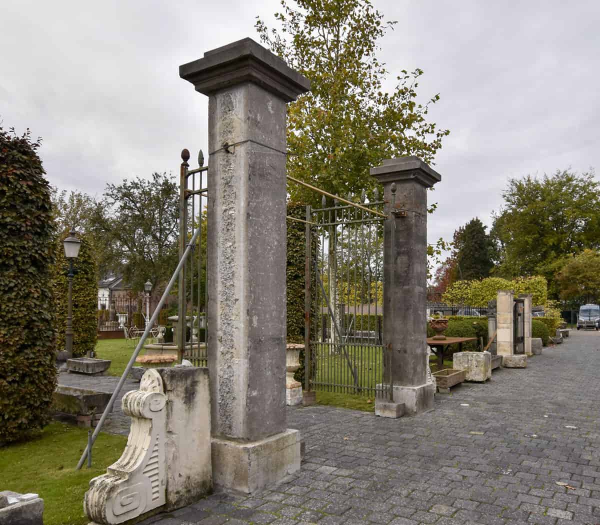 Hardstenen-poortpalen