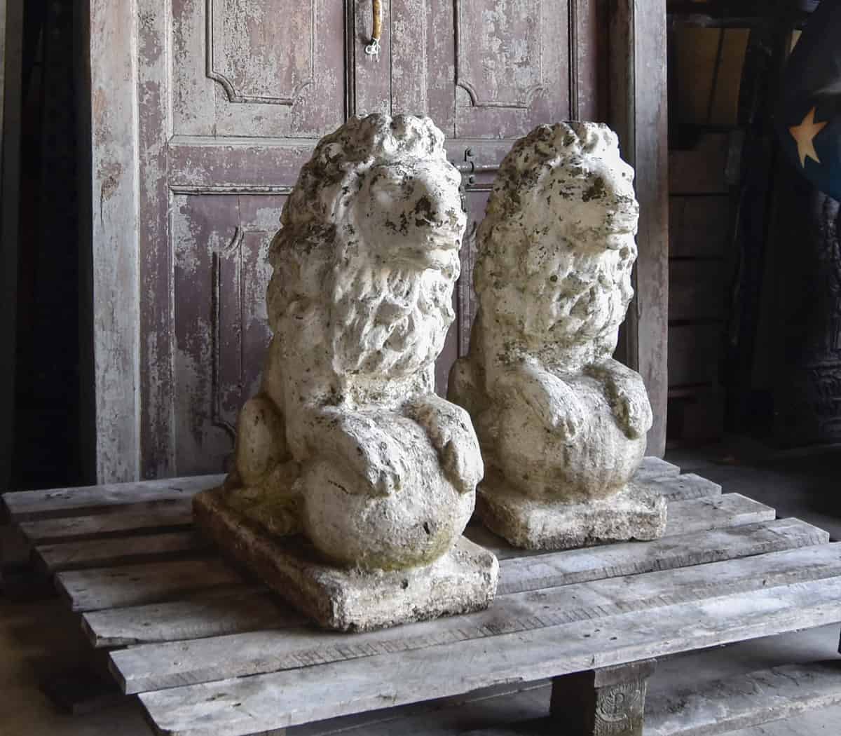 Set-van-2-stenen-leeuwen