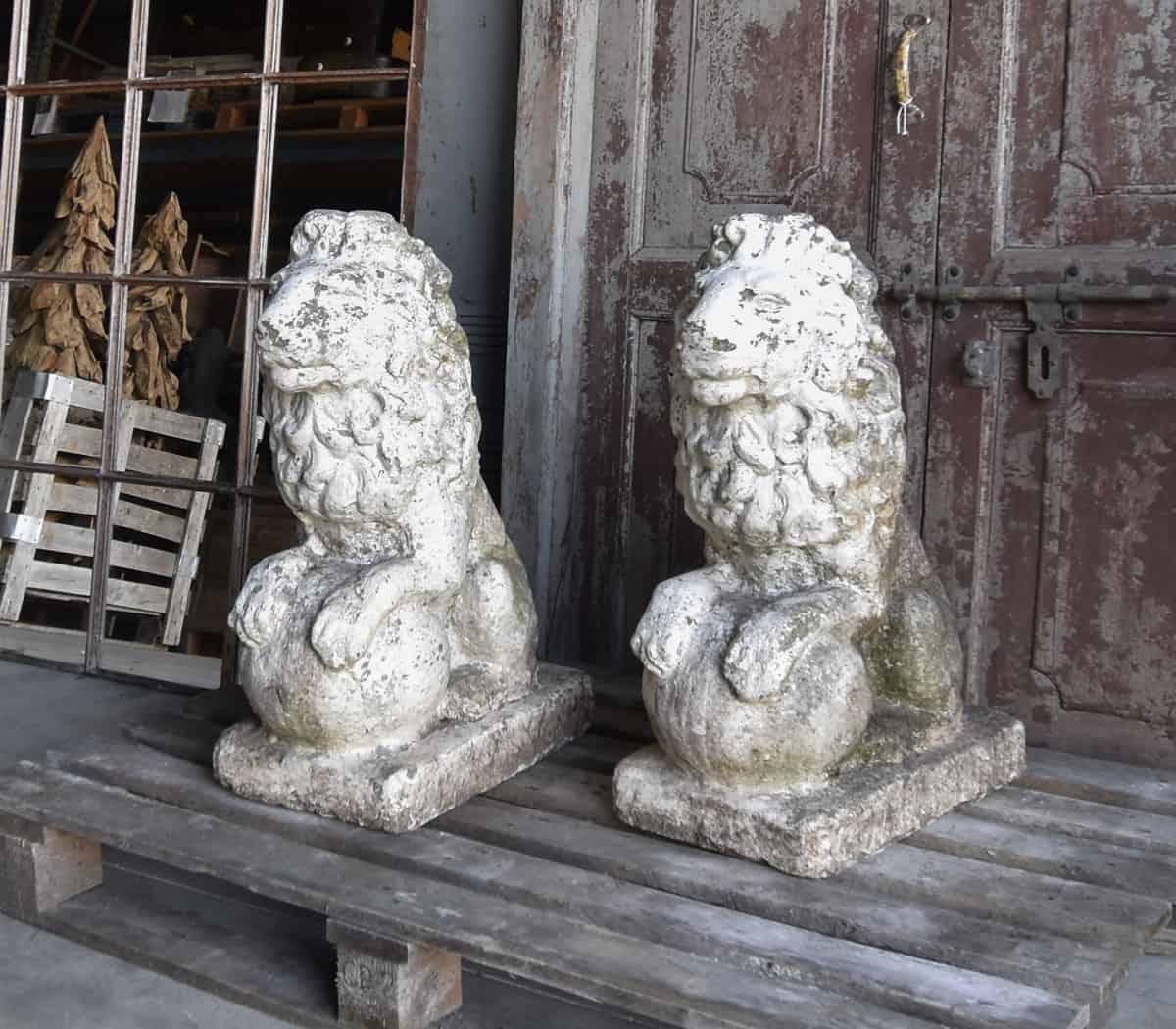Set-van-2-stenen-leeuwen